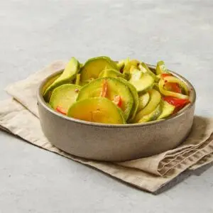 סלט קישואים בתחמיץ