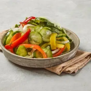 סלט מלפפון בשמיר ובצל