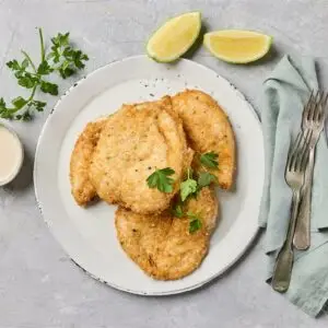 שניצל וינאי בשרי במעטפת פריכה