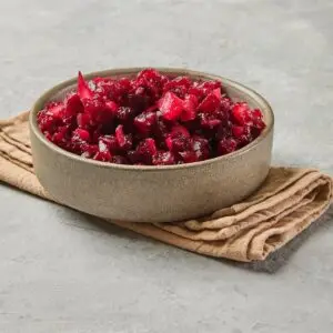 קוביות סלק בתחמיץ עם בצל